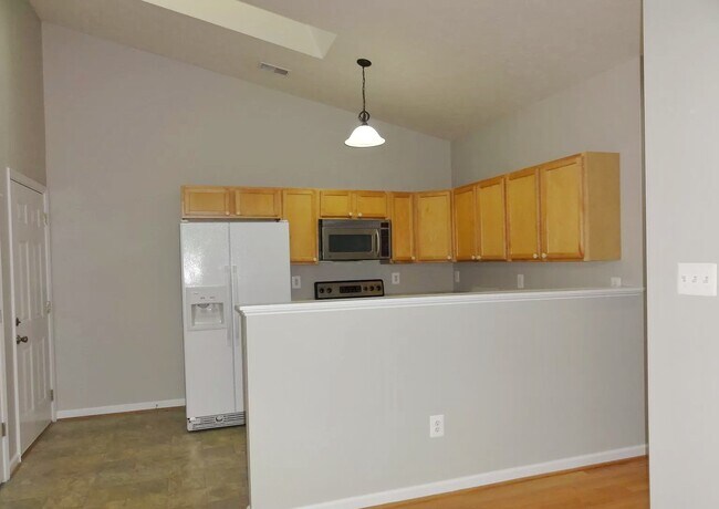 Kitchen - 334 Lora Dr