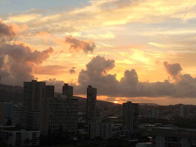 Building Photo - 1 Bedroom, 1 Bath Condo in the Heart of Waikiki – $2500/month