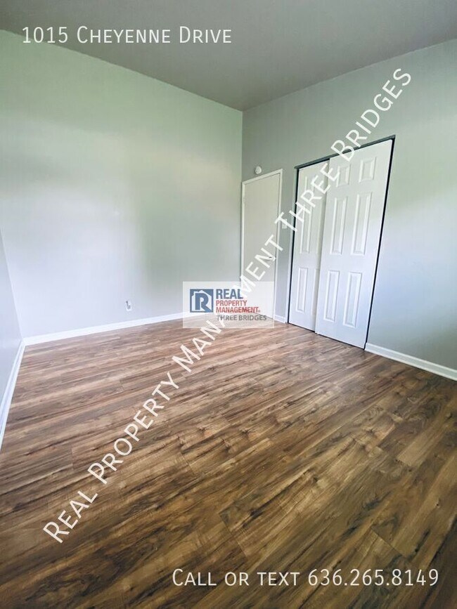 Building Photo - 1015 Cheyenne Dr