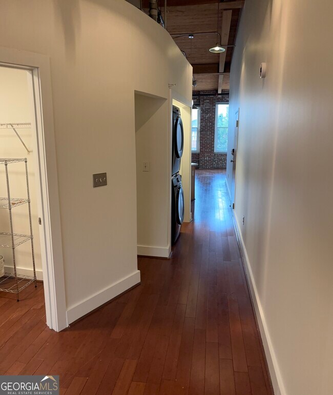 Building Photo - 204 Walker St SW