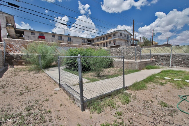 Building Photo - 1703 E Rio Grande Ave
