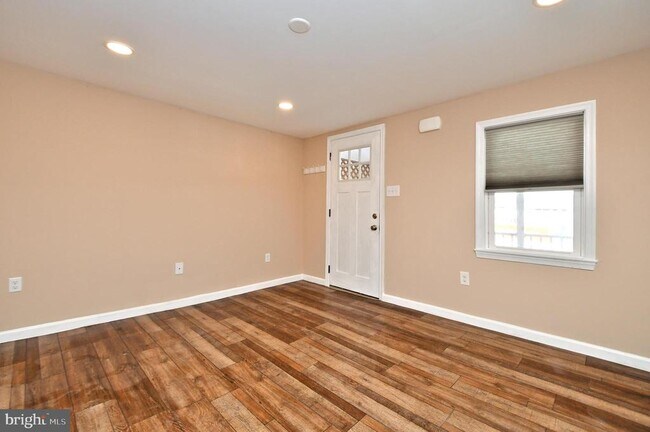 Building Photo - 23 Walnut St