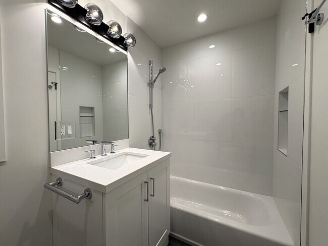 Building Photo - Charming 3BR/2BA Home in West Menlo Park