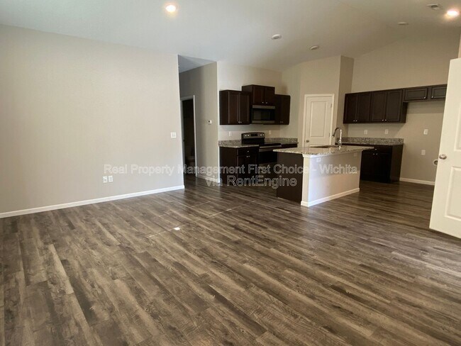 Building Photo - 412 S Longbranch Dr