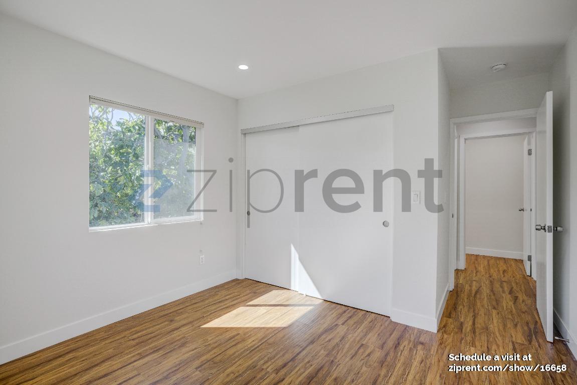 Building Photo - Unit