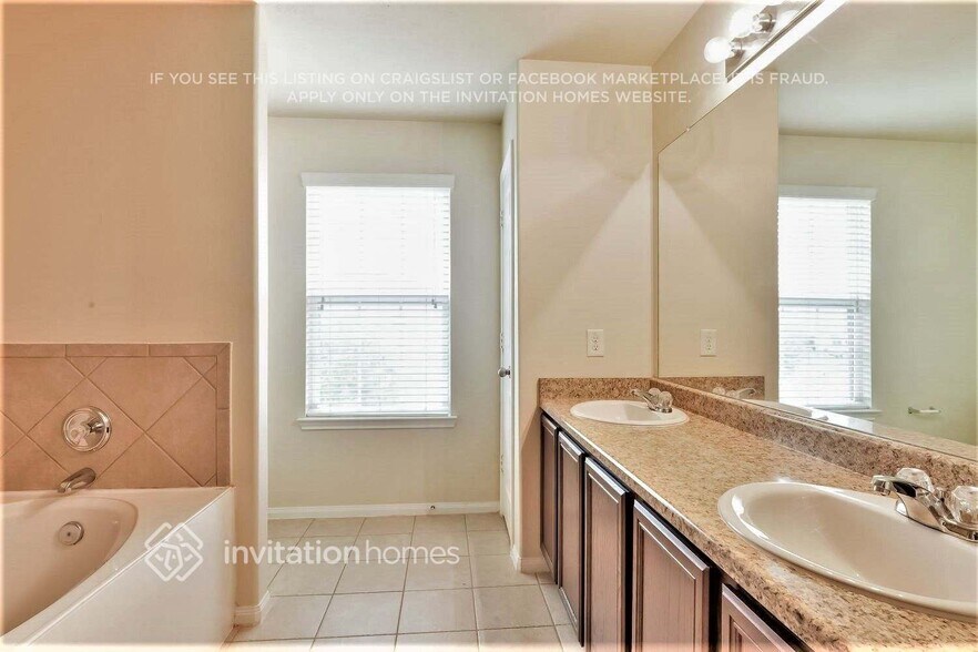 Building Photo - 5902 Deep S Dr