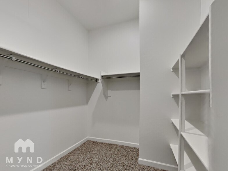 Building Photo - 4839 E Village Dr