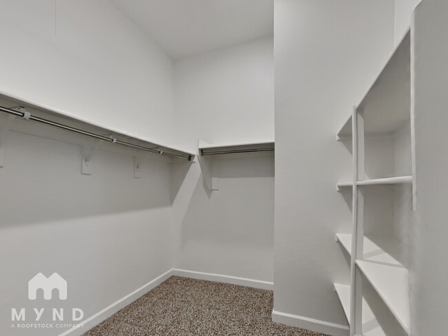 Building Photo - 4839 E Village Dr