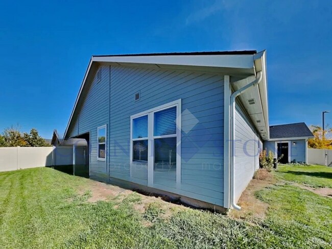 Building Photo - Stunning Home in Meridain!
