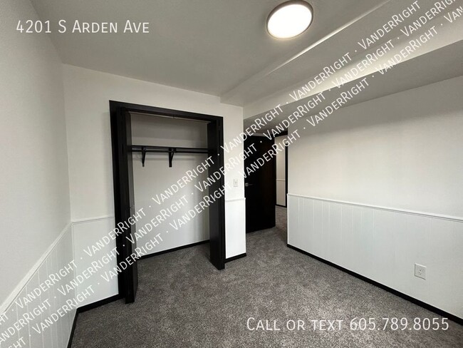 Building Photo - 4201 S Arden Ave