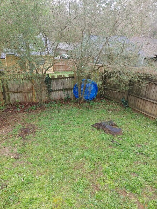 Building Photo - Recently Updated 2 Bedroom x 2 Bathroom w/...