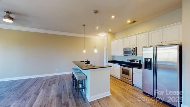 Building Photo - 785 Garden District Dr