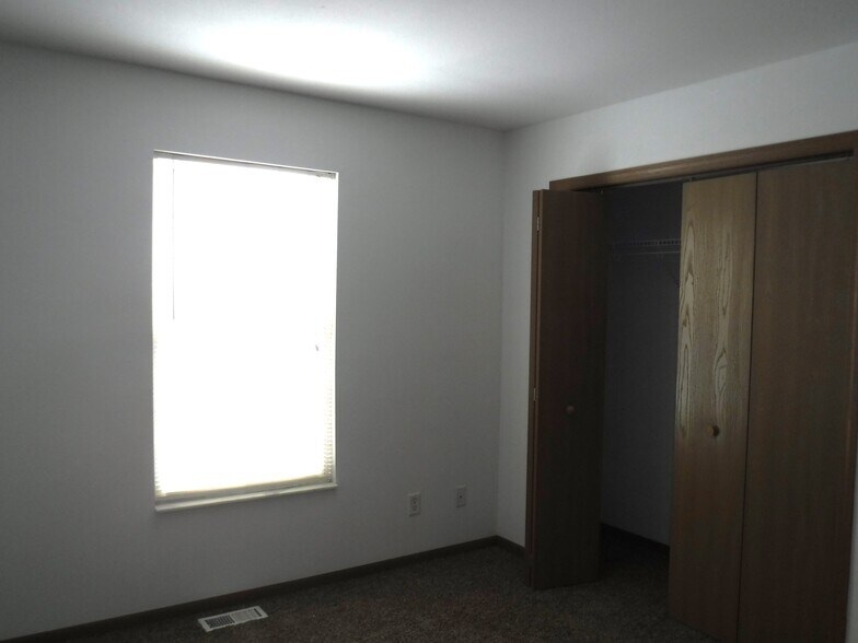 Building Photo - 5606 E Valley View Dr
