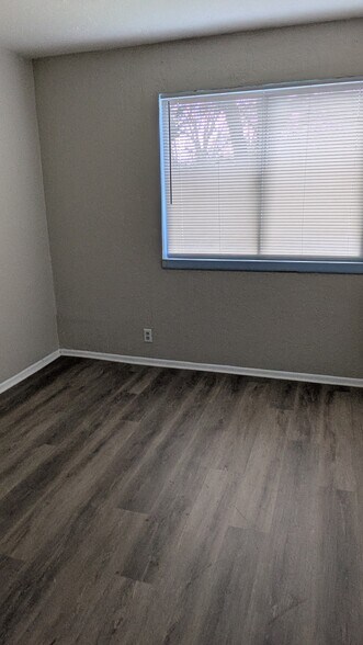 Building Photo - 956 S 1100 W