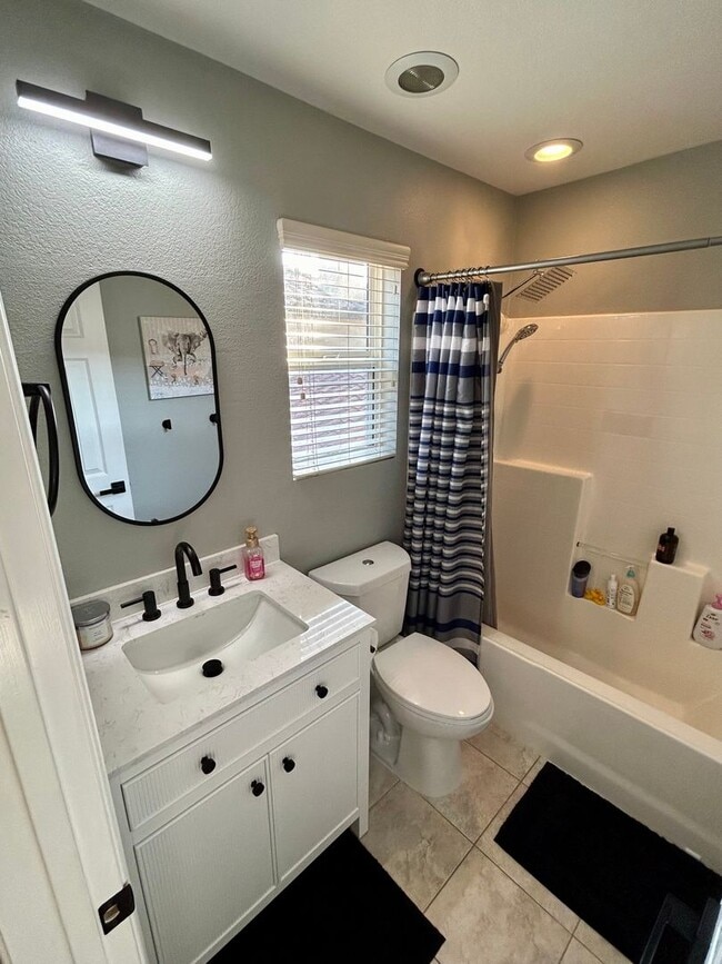 Building Photo - Stunning Townhome in the Heart of Otay Lakes, Chula Vista - MOVE IN SPECIAL