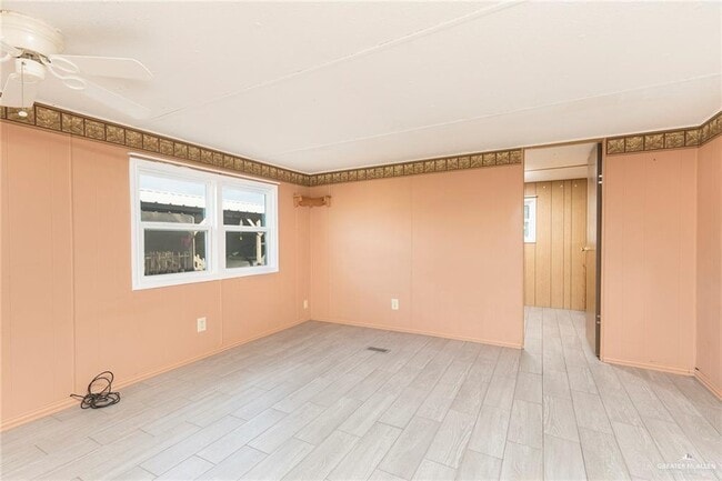 Building Photo - 15 Stagecoach Dr