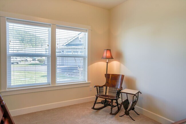 Building Photo - Beautiful Dover Bay Home