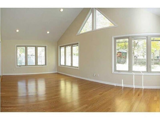 Building Photo - 3424 E 98th St