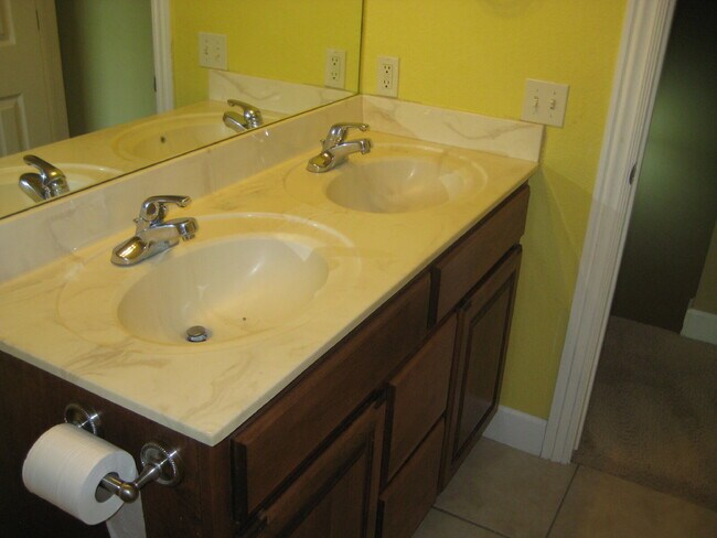 Building Photo - 15 Bluestem Ln