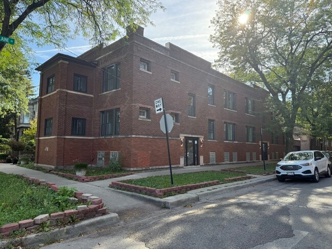 Primary Photo - 3805 W Belle Plaine Ave