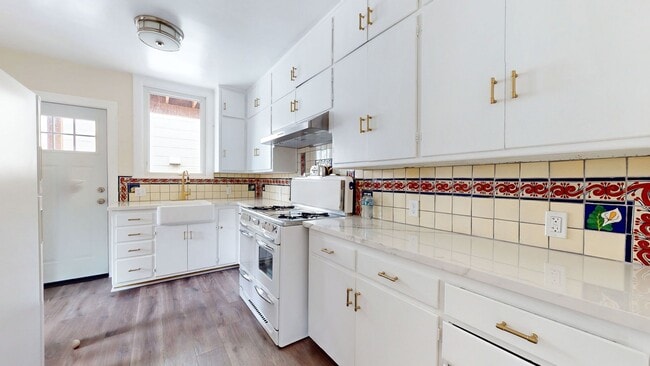 Building Photo - Charming 2 Bedroom Berkeley Unit Available!