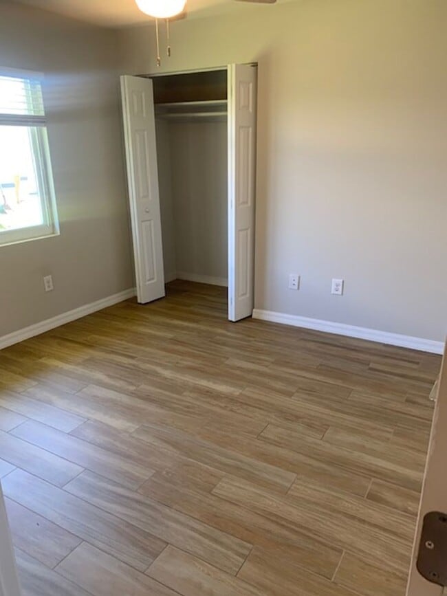 Building Photo - Duplex Unit