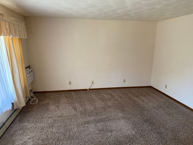 Building Photo - 302 S John St