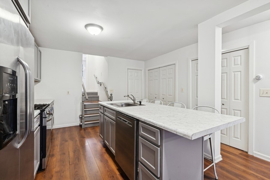 Building Photo - 591 Bramhall Ave