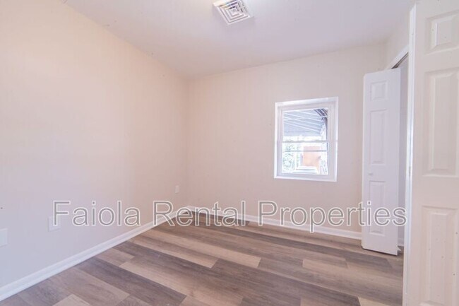 Building Photo - 112 N High St