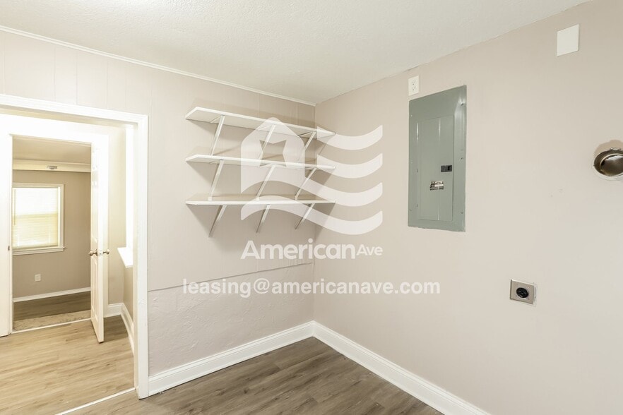 Building Photo - 3810 E 53rd Terrace