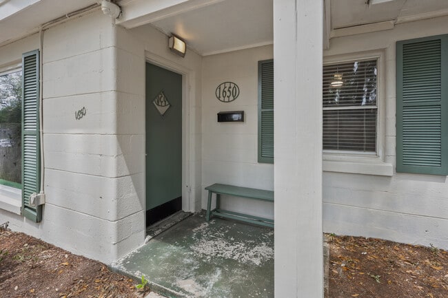 Building Photo - Spacious 4-Bedroom, 2.5-Bath Home E Duffy