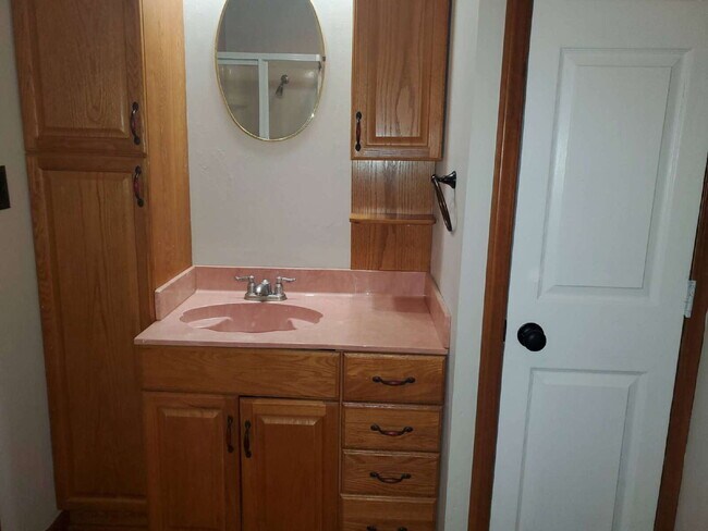 Building Photo - "Spacious 5-Bedroom Retreat with 3 Full Baths in Huntsville – Your Perfect Family Home Awaits!"