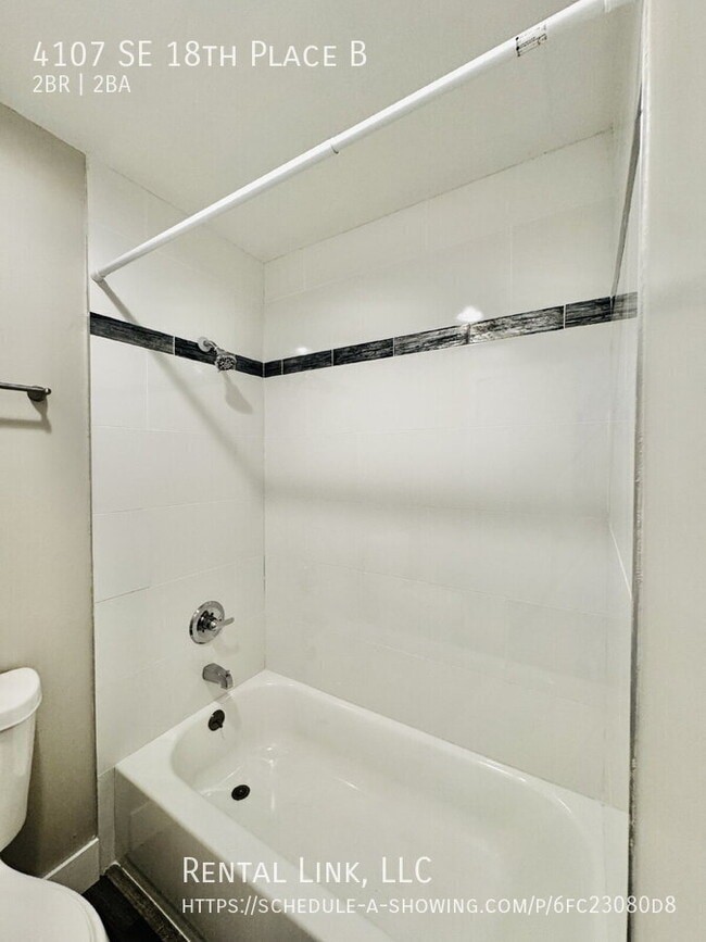 Building Photo - 4107 SE 18th Pl