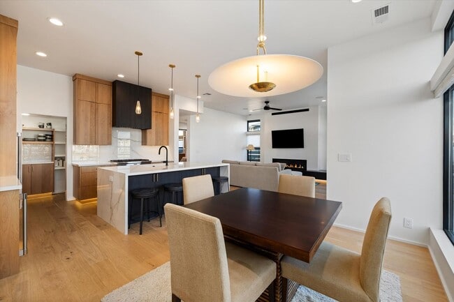 Building Photo - Waterfront End-Unit | 3 Bed | 3 Bath | 2,189 Sq. Ft. | Gated Community | Luxury Lake Living