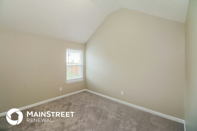 Building Photo - 561 Vaughan Dr