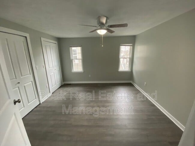 Building Photo - 1011 Logan St SE