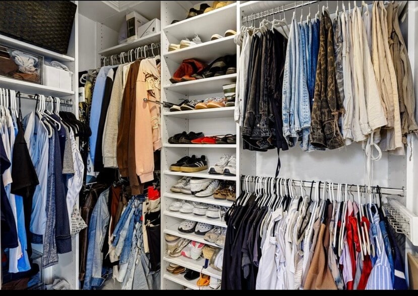 Building Photo - 924 Hornblend St