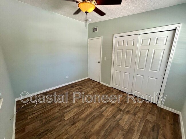 Building Photo - 4106 W San Rafael St