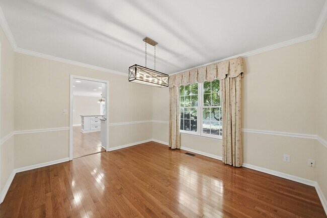 Building Photo - Beautifully Crafted 4BR Home with Sunroom, Office & Prime Location Near Downtown Hickory!