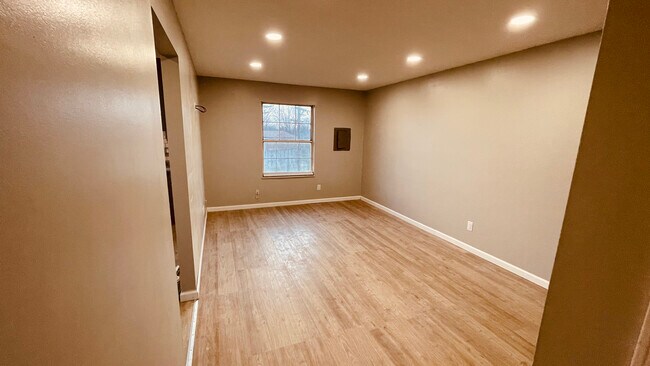 Family Room - 1450 Villa Ct