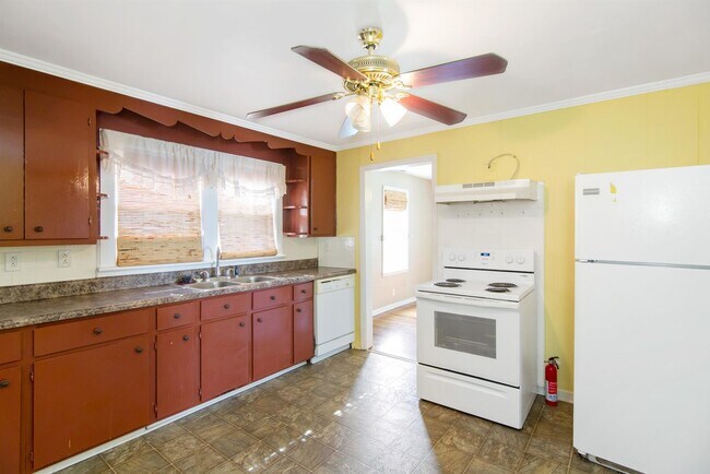 Building Photo - Coming soon in Madison! Backs up to Lanier...