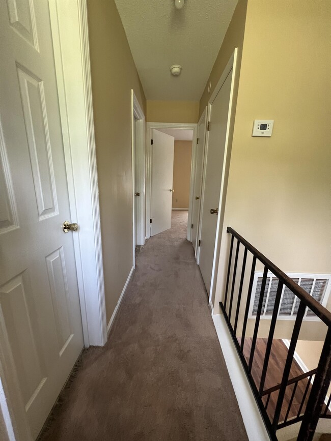 Building Photo - 323 Beverly St