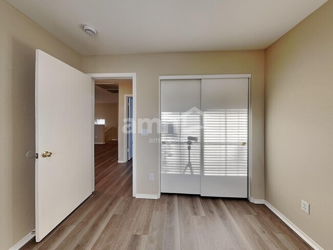 Building Photo - 443 S Sabrina