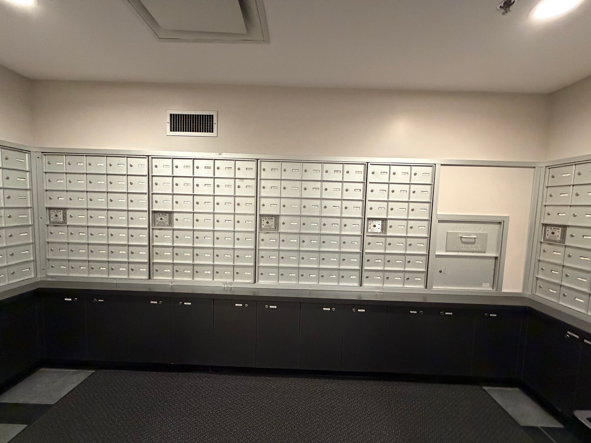 Building Photo - 2 Earhart St