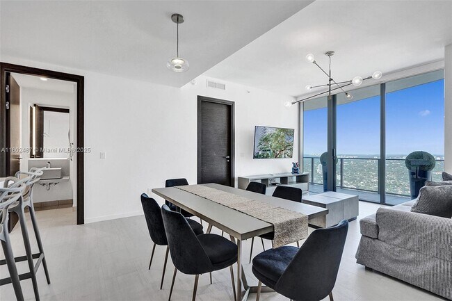 Building Photo - 1000 Brickell Plaza