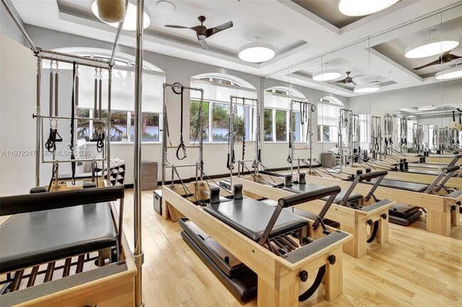 Building Photo - 21200 Point Pl