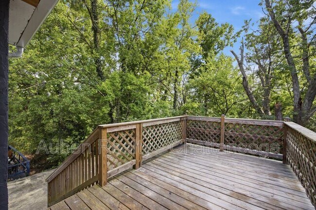 Building Photo - 3826 Kingwood Cir