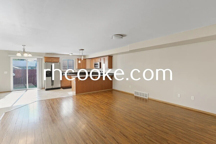 Building Photo - 314 S Blake Rd