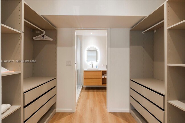 Building Photo - 3021 Coconut Grove Dr