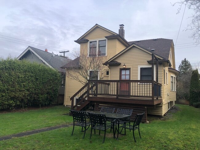 Building Photo - 3007 16th Ave S